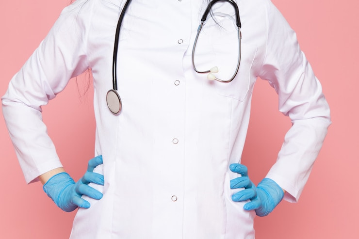 روپوش بیمارستانی زنانه با پارچه درجه یک و دوخت معرکه